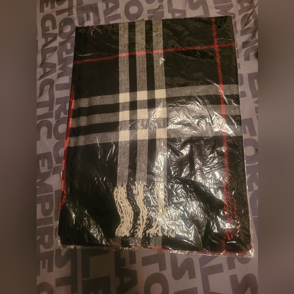 Scarfs - Picture 1 of 2